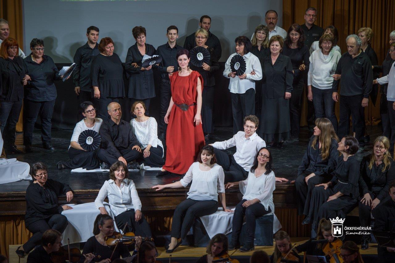 Dido és Aeneas - operabemutató az Alba Regia Vegyeskartól