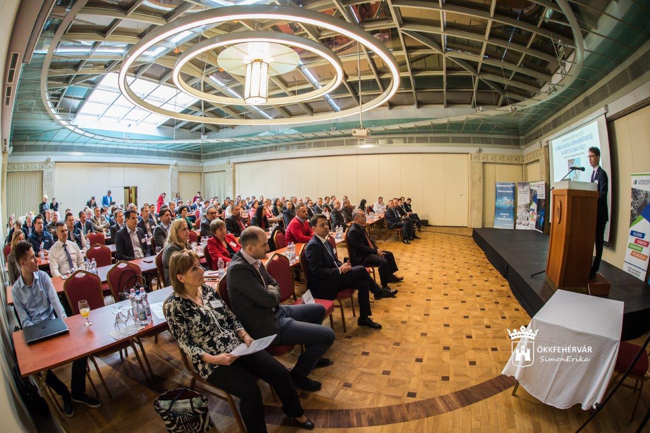 Üzleti fórum Fehérváron a város és az ország legfontosabb gazdasági szereplőivel