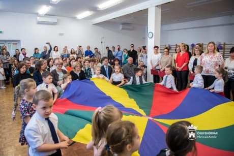 Tavaszköszöntő és átadó ünnep a Rákóczi Oviban - kívül-belül megújult az intézmény