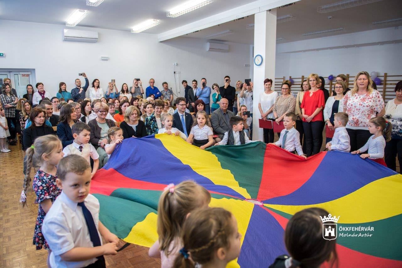 Tavaszköszöntő és átadó ünnep a Rákóczi Oviban - kívül-belül megújult az intézmény