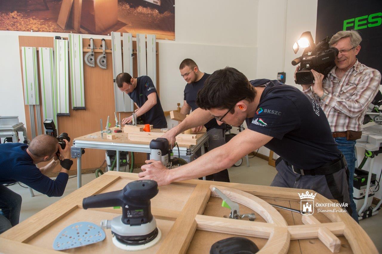 Új asztalos tanműhelyt adtak át kedden délelőtt a Vörösmartyban