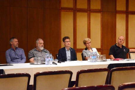 Lakossági fórumra várja körzete lakóit dr. Dienesné Fluck Györgyi április 17-én