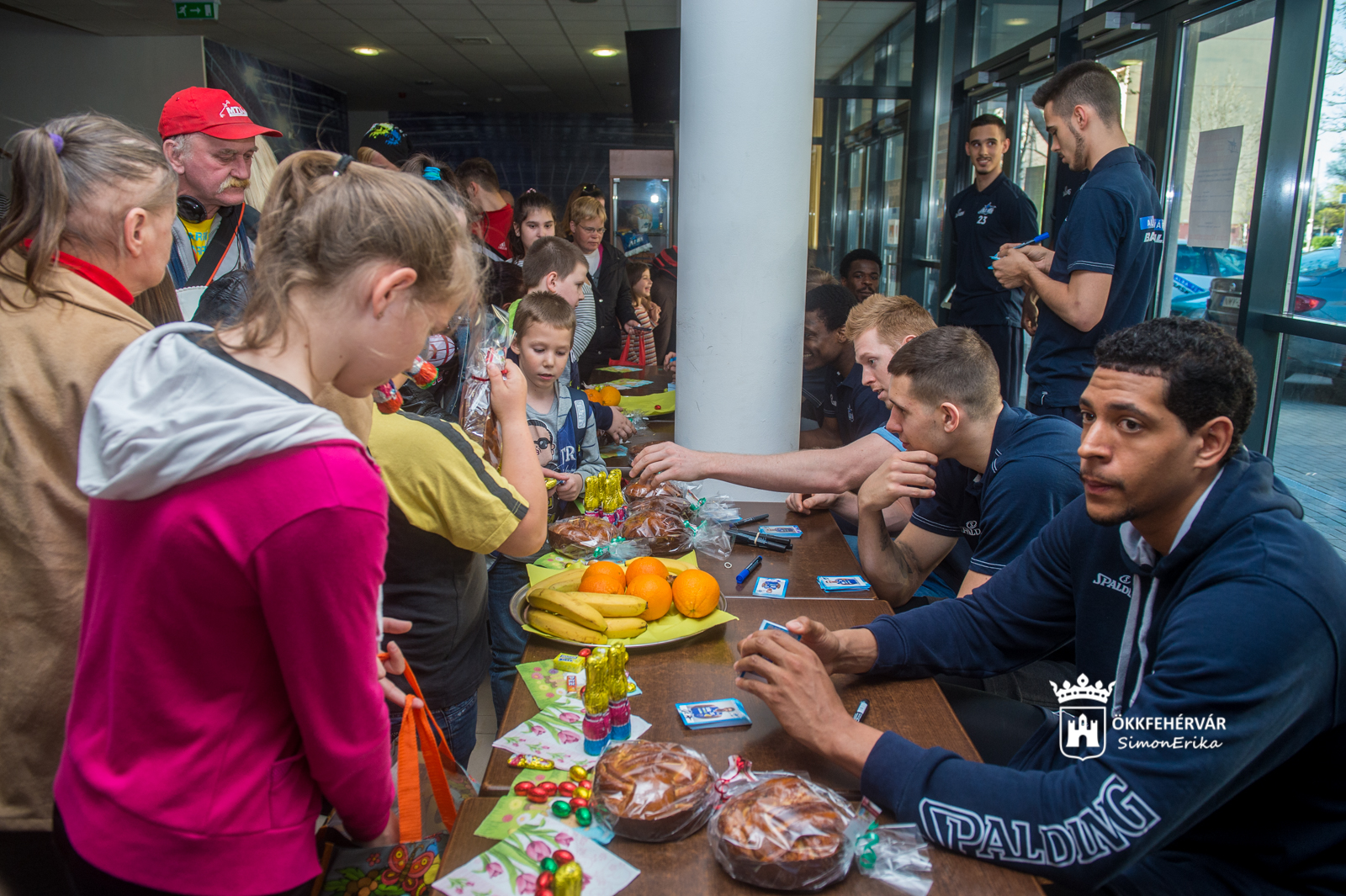Újra Húsvéti adományosztást tartottak - összefogás a jótékonyság jegyében