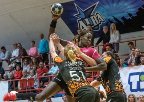 Claudine Mendy szerződést hosszabbított az Alba Fehérvár KC-val