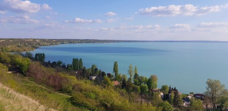Szombattól több vonat jár a Balatonra Székesfehérvárról is