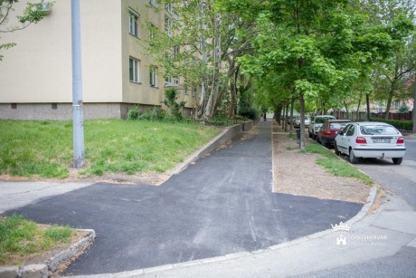 Elkészült a hosszúsétatéri burkolat-felújítás első üteme, megújult a páratlan oldali járda