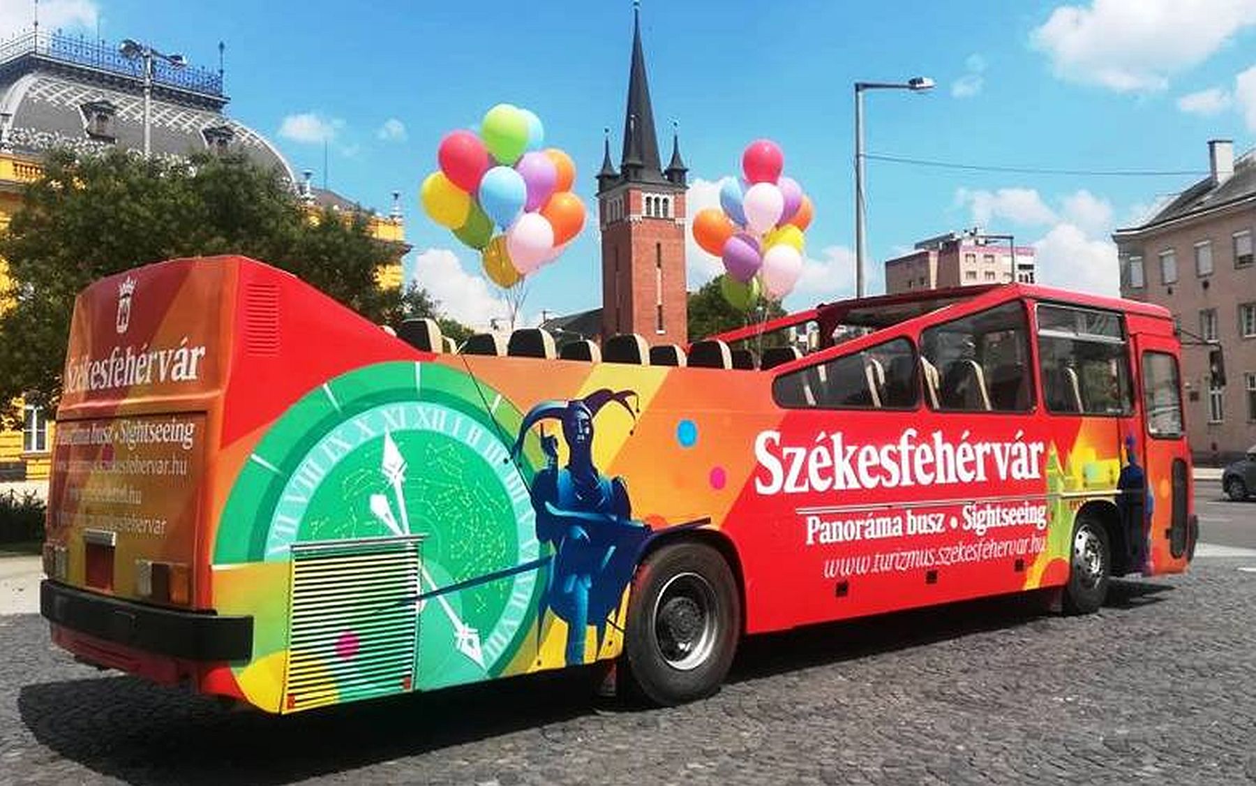 Panorámabuszos utazás a szerdai Sportmajálisra