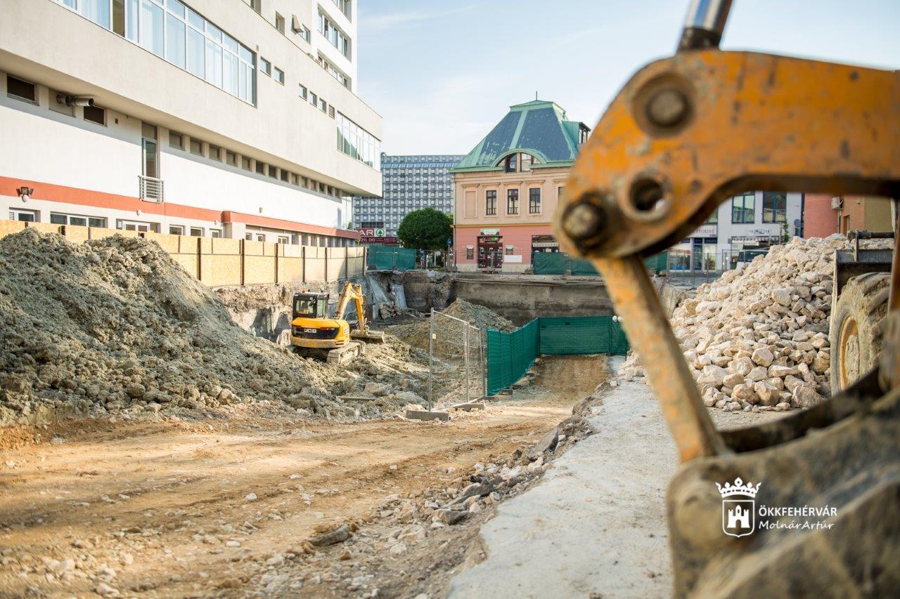 Jövő év elején nyit az első fehérvári parkolóház