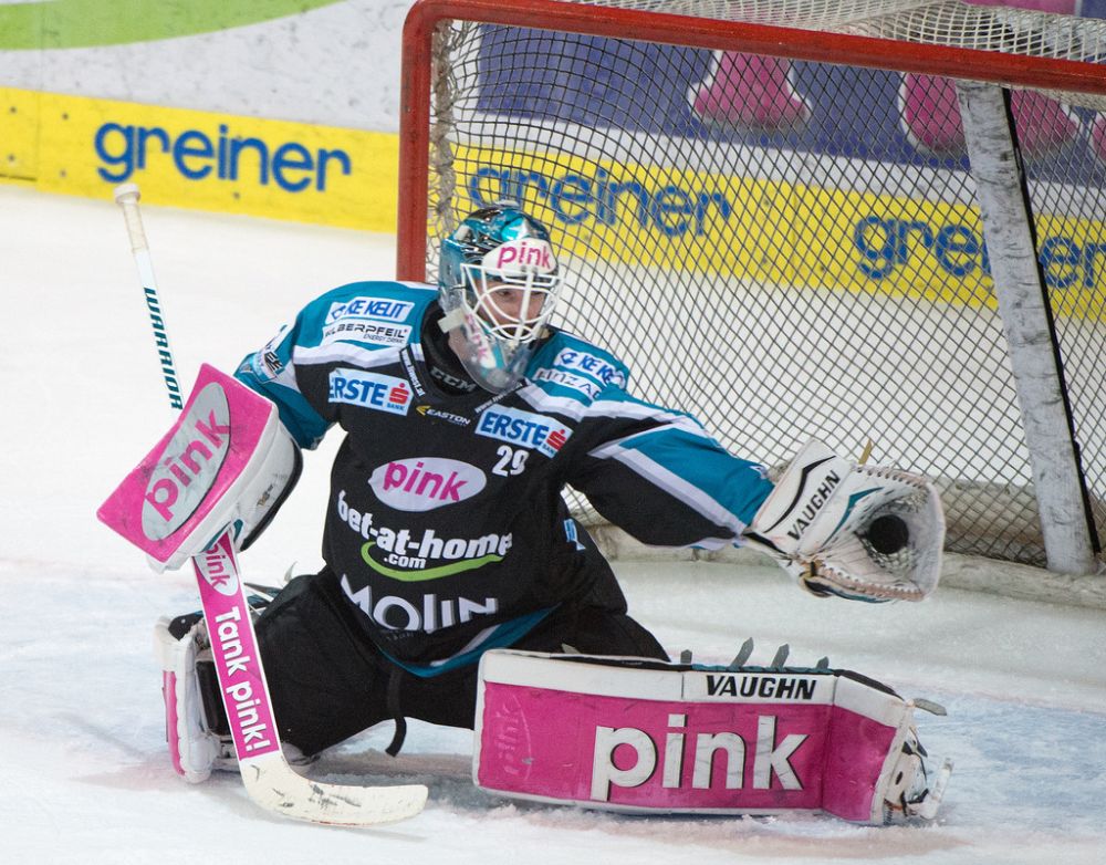 Jégkorong - Michael Ouzas a Fehérvár AV19 kapujában