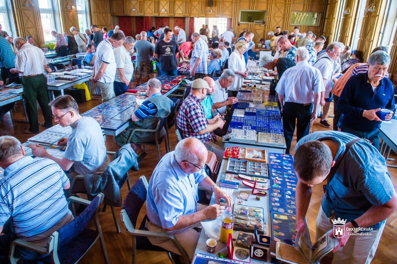 Éremcserével, kiállítással várja vendégeit a XXXIV. Alba Regia Éremgyűjtő Találkozó