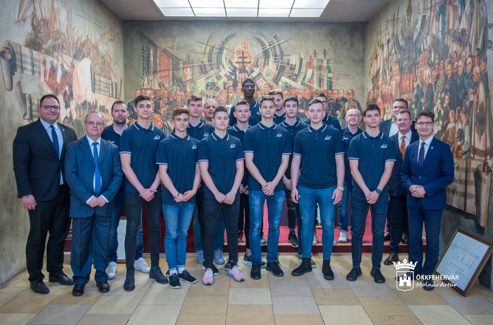 Bajnokok a Városházán - az Alba Fehérvár U18-as kosárlabdázóit ünnepelték