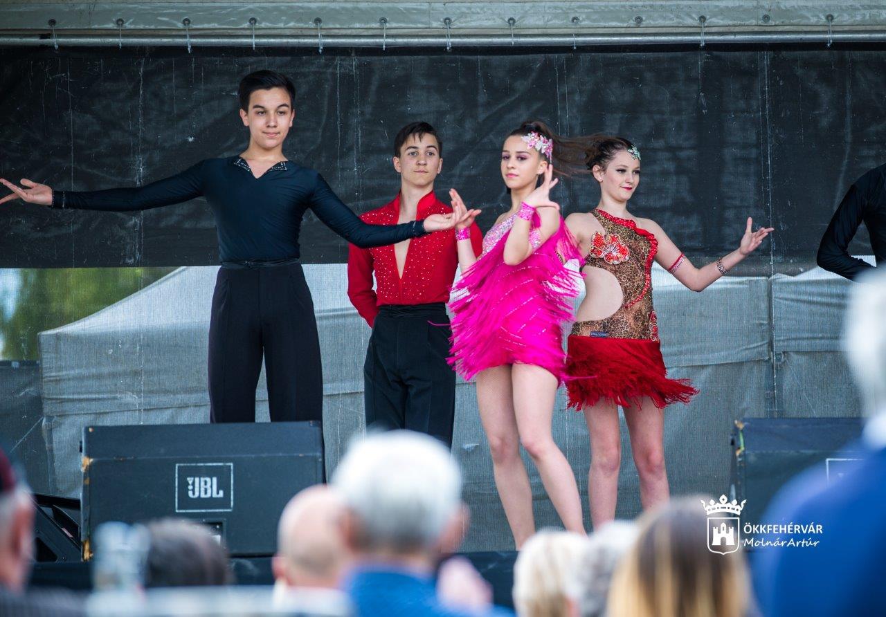 Csalai majális Márióval, operettel és utcabállal