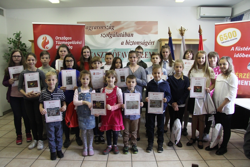 Rajzoltak, formáztak, verseltek a gyerekek a tűzoltókról