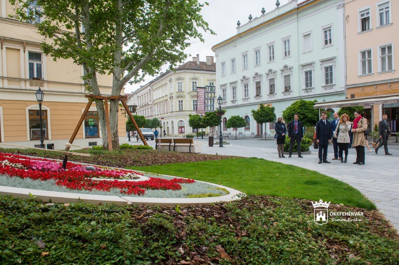 Meghívást kapott Székesfehérvár a Communities in Bloom virágosítási világversenyre