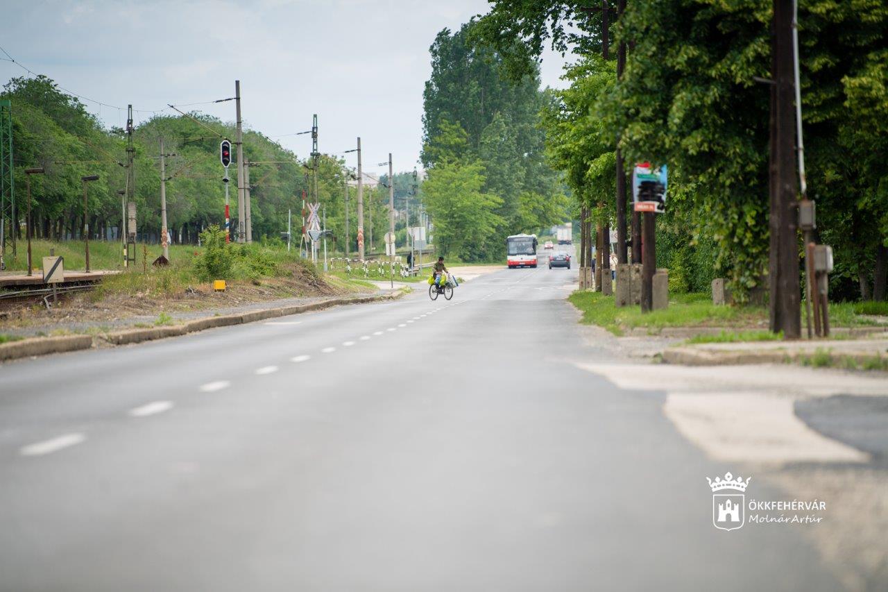 Augusztus végéig tart a Vásárhelyi út legrosszabb szakaszának teljes felújítása