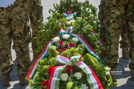 Hősök Napja Székesfehérváron - közös megemlékezés a Belvárosban