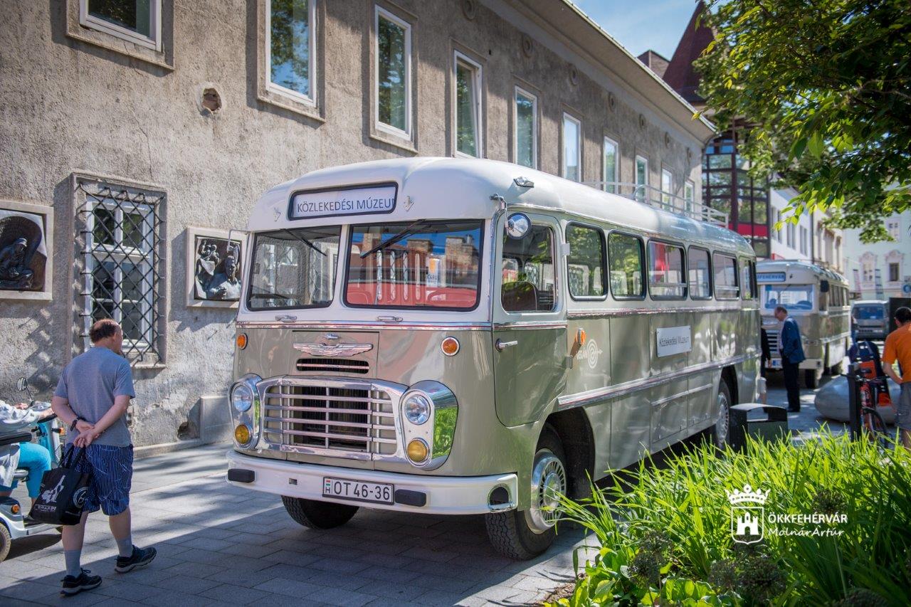 Megnyílt az Ikarus kiállítás Székesfehérváron