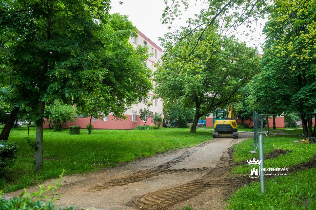 Egy 17 állásos új parkolót alakítanak ki a Horvát István lakótelepen