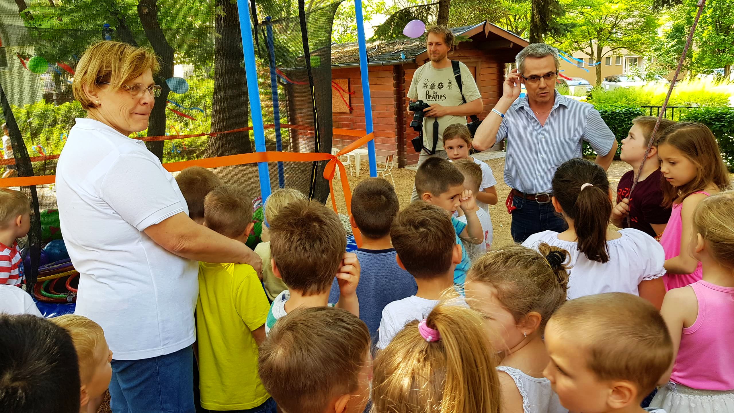 Juniális az Ybl Óvodában - új trambulint és sok játékot kaptak a gyerekek