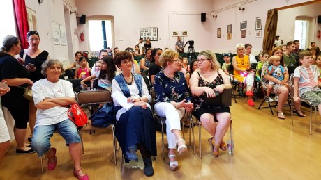 Játékok és édességek - utó gyereknap az ICSKE-vel