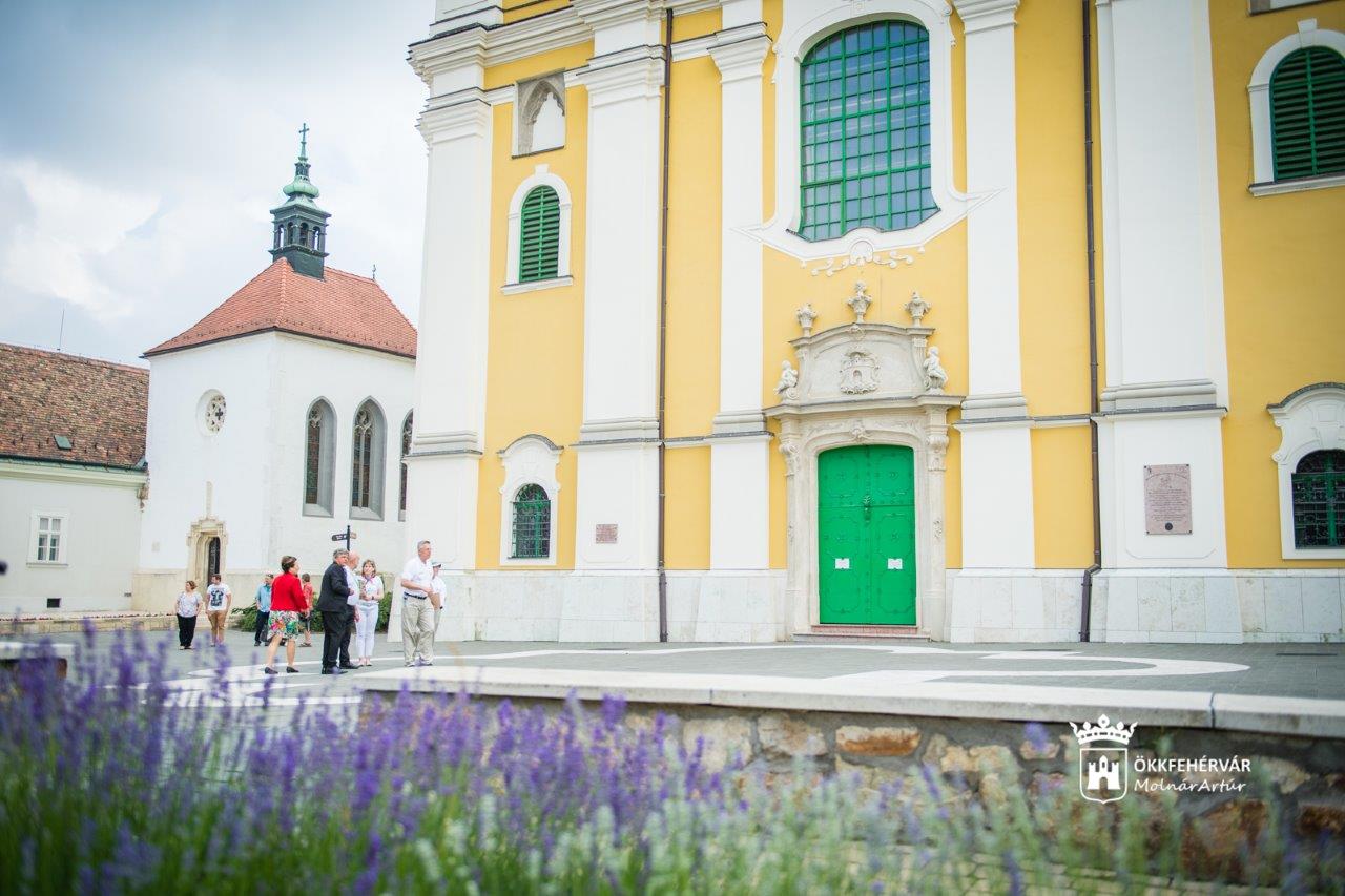 Szombaton avatják a II. János Pál pápa teret