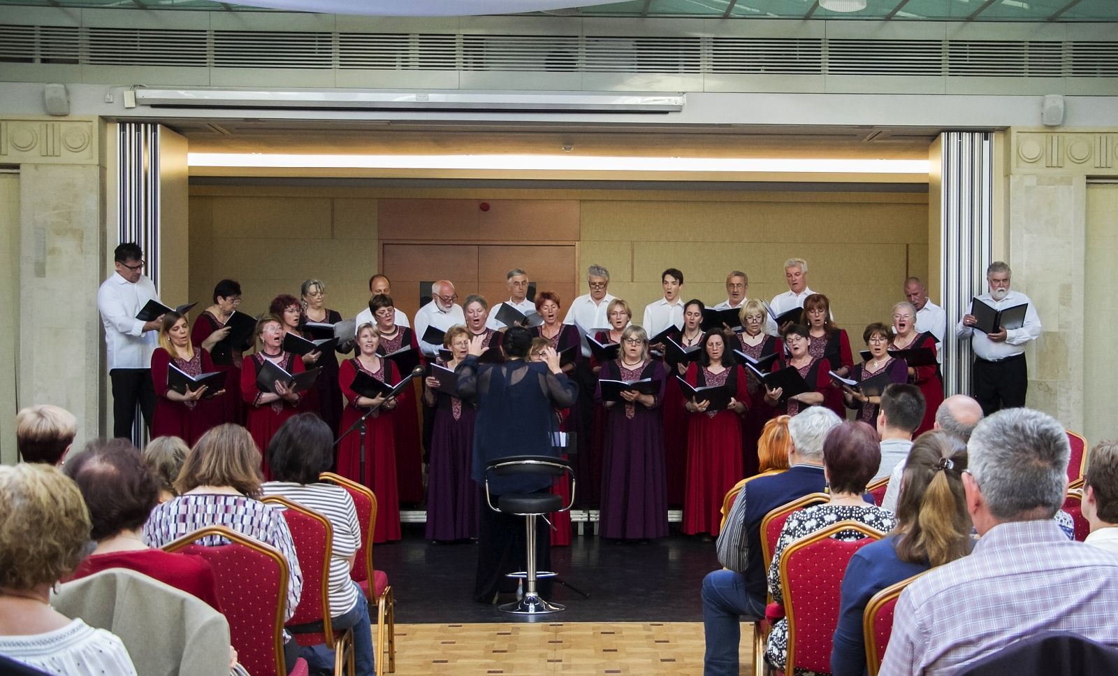 Pannonhalmán és Zircen koncertezik a fehérvári Primavera Kórus