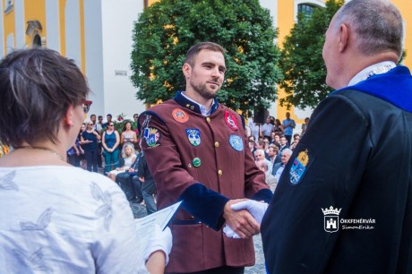 Az Óbudai Egyetem Alba Regia Műszaki Karának végzőseit ünnepelték