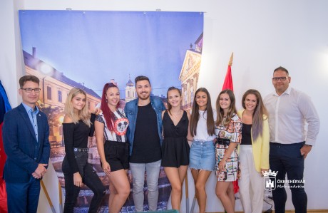 Aki tudja - új videóklippel jelentkezett Zsigmond Lala