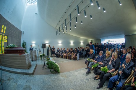 Sok százan búcsúztak a Béla úton Égi Tamástól