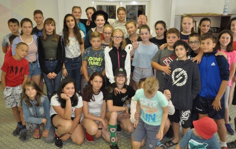 Tánctanulással és kézműves oktatással folytatódott a hagyományőrző tábor