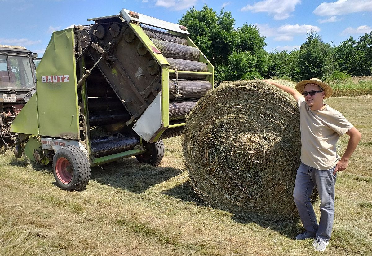Fotókiállítással mutatkoztak be a fiatal gazdák a fehérvári Auchan áruházban