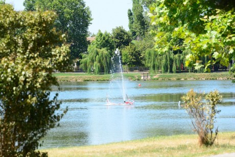 Szökőkút a jobb oxigénellátásért a Csónakázó-tavon