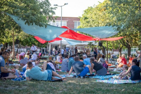 Jól sikerült az első pokróc piknik a Széna téren