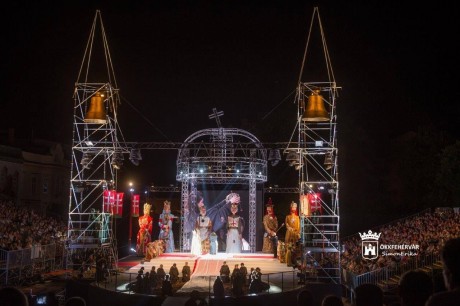 Szendrényi Éva - felemelő érzés a nézőtéren az előadások utáni csend