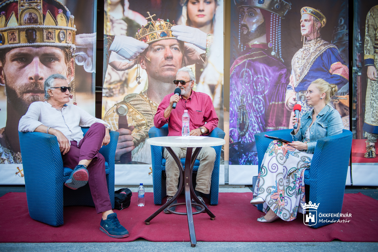 Art Café hétfőn, kedden és szerdán 18 órakor a Vörösmarty Színház kávézójában