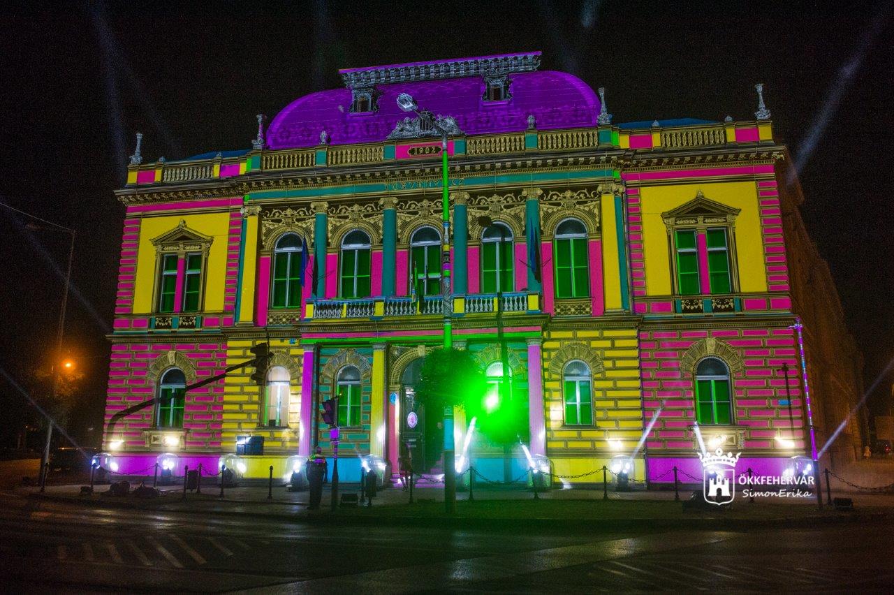 3D animáció és zenés mapping a Királyi Napok nyitányán - megmozdult a Járásbíróság épülete