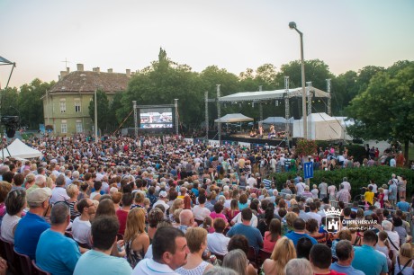 Királyi Napok - a Budapest Bár koncertezett a Zichy-színpadon