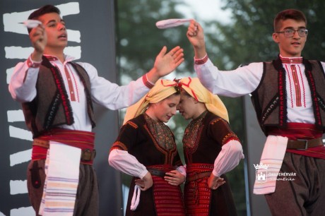 Házhoz viszik a fesztiválhangulatot külföldi vendég néptáncosok