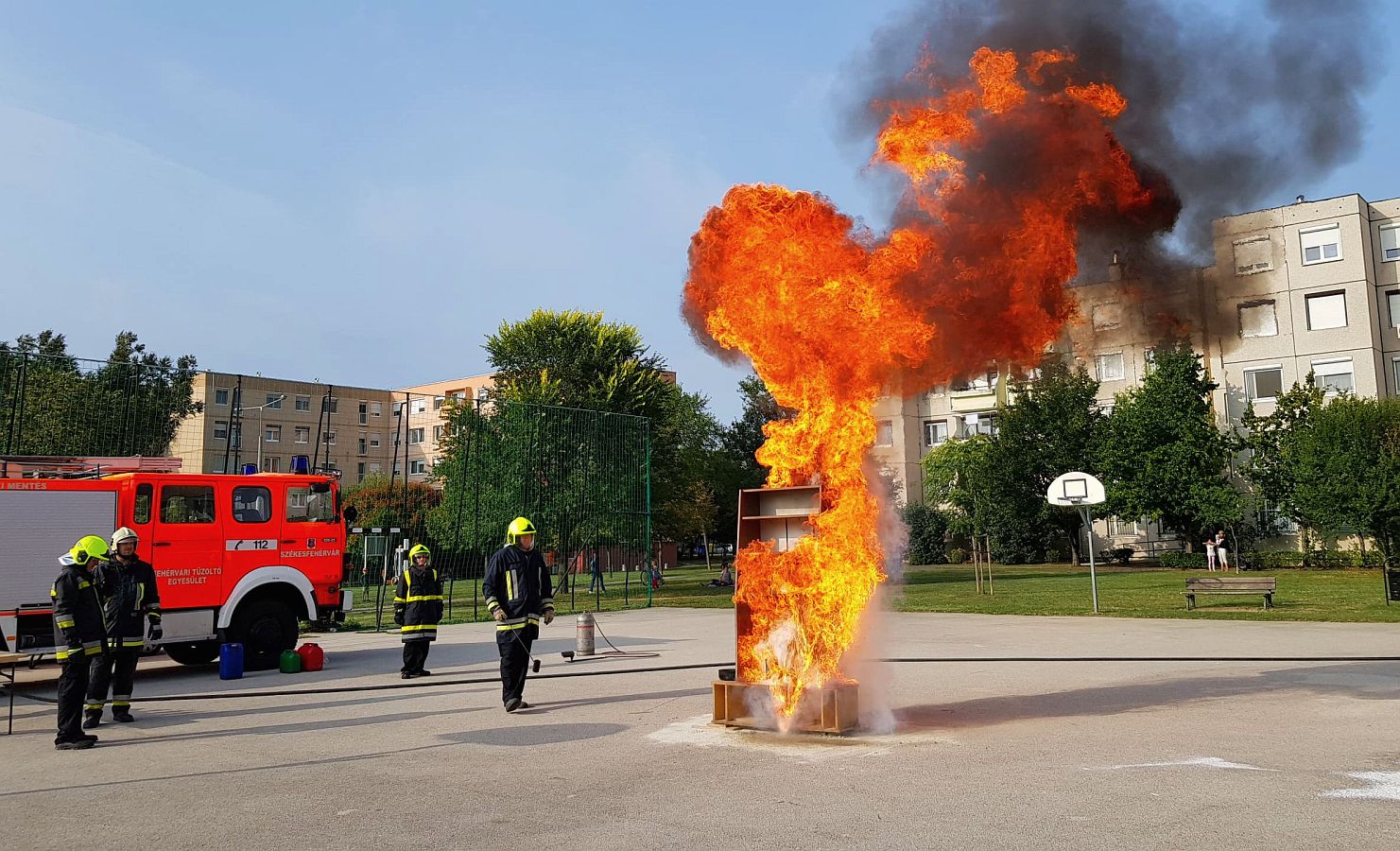 Felcsaptak a lángok Palotavárosban - tűzvédelmi bemutatót tartottak