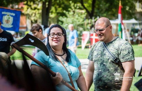 Lovagi torna és középkori csatajelenetek a Zichy ligetben