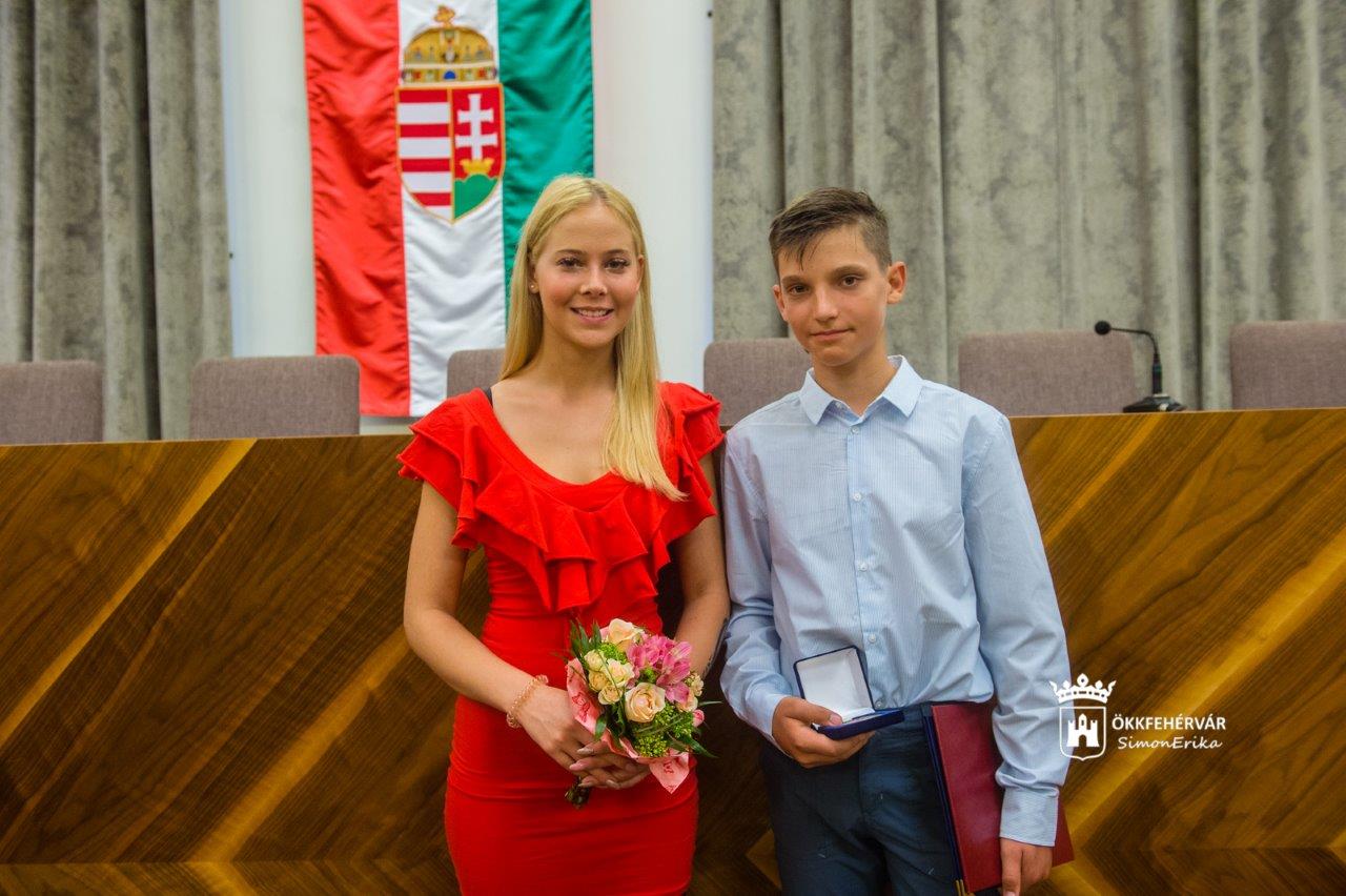 Magyar Vöröskereszt Életmentő Érdemérmét kapta a fehérvári lány megmentője