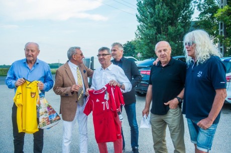 Tiber Laca napja - így köszöntötték barátai hetvenedik születésnapján