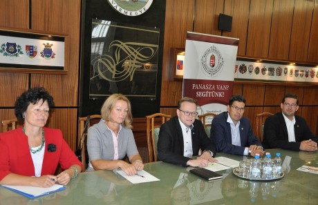 „Panasza van? Segítünk!” - két új kiadvány segíti a fogyasztók tájékozódását