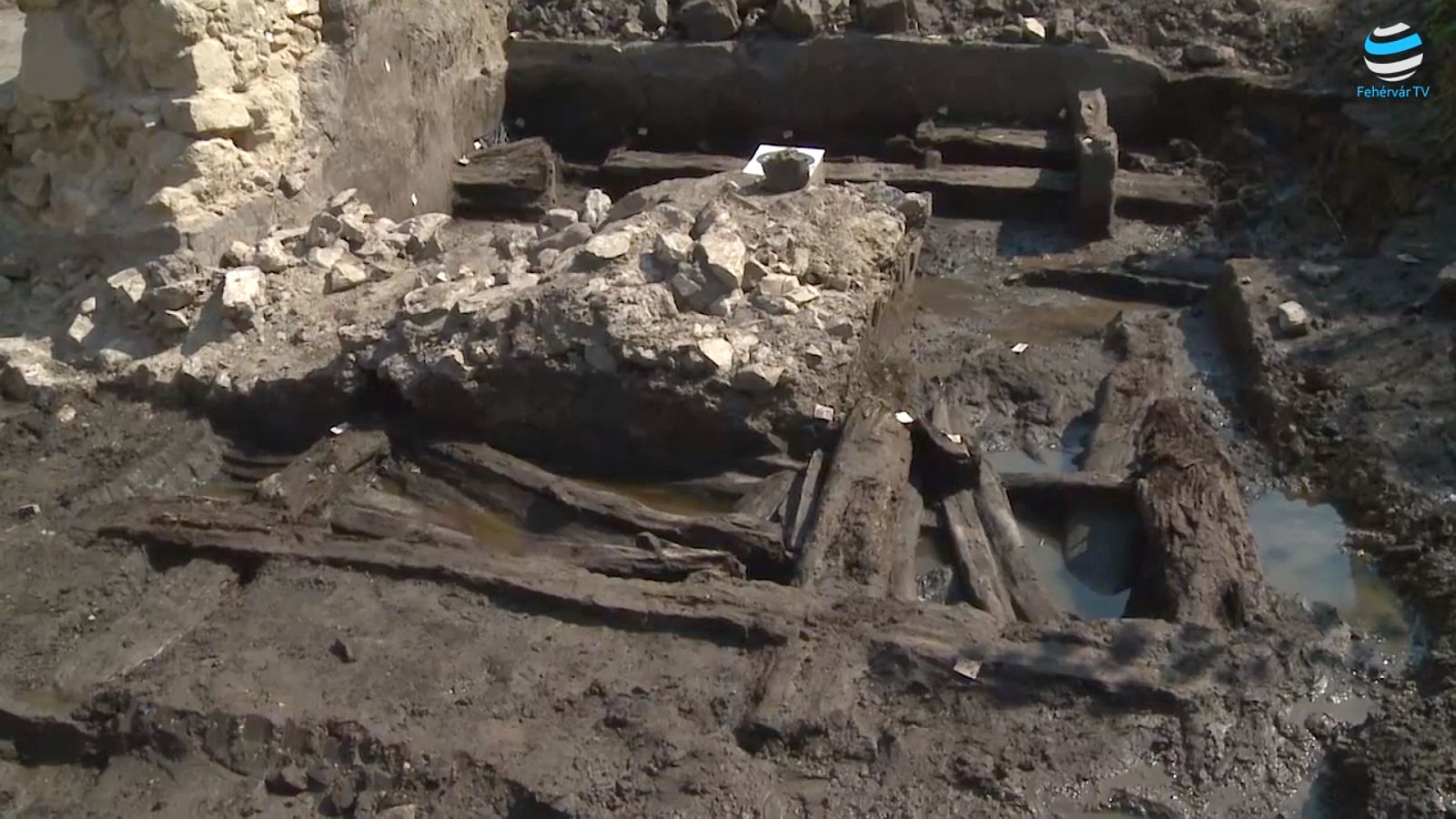 Ásatáslátogatás - bárki megnézheti a 11. századi városfal maradványait