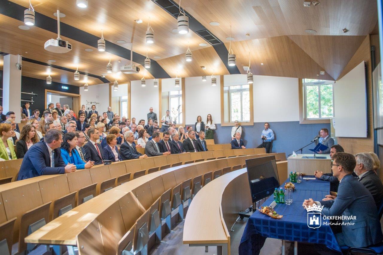 Kívül-belül megújult a Corvinus Székesfehérvári Campusának „B” épülete