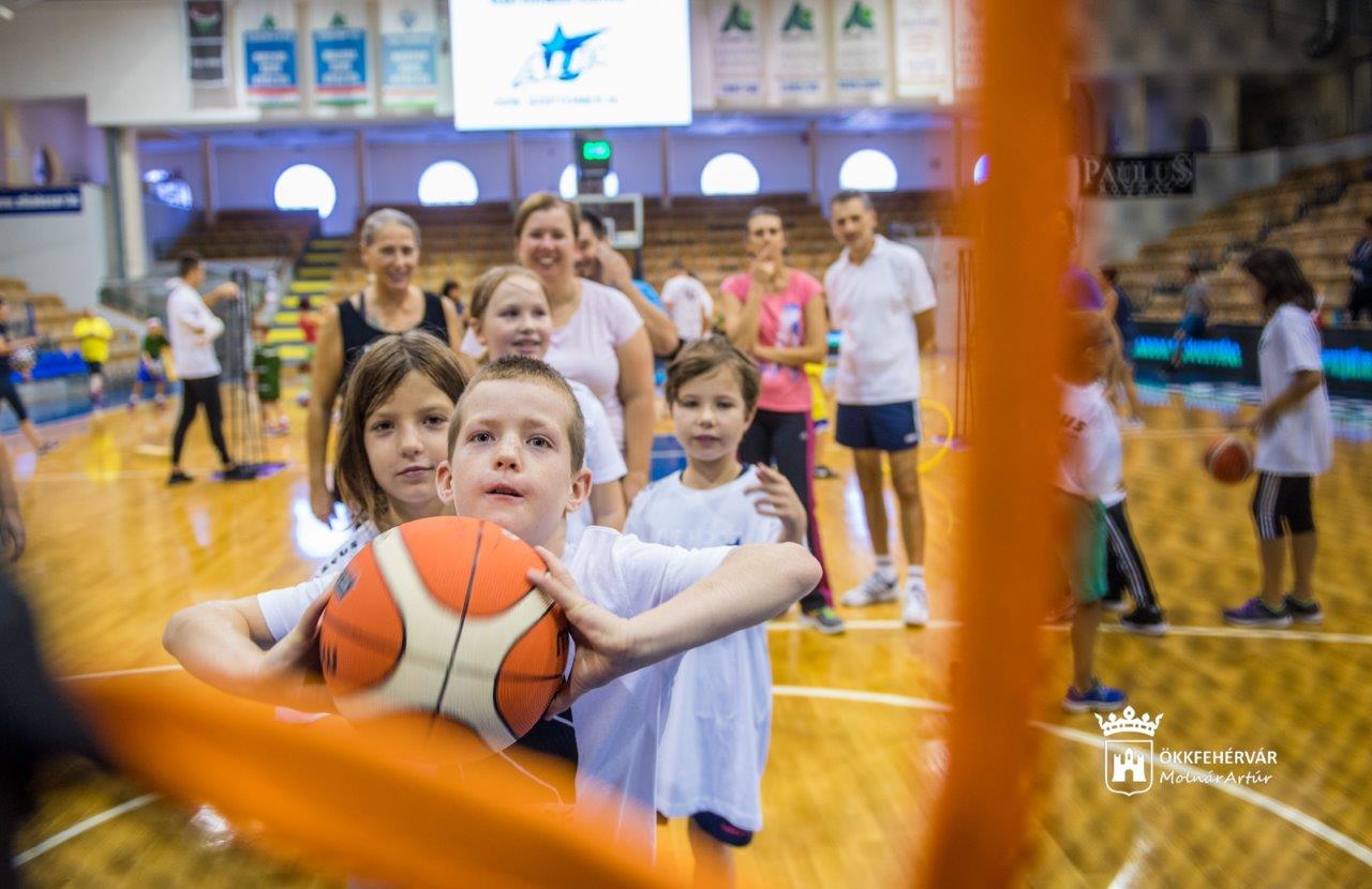 Négy korosztály számára szervezett játékos sportnapot az Alba Fehérvár