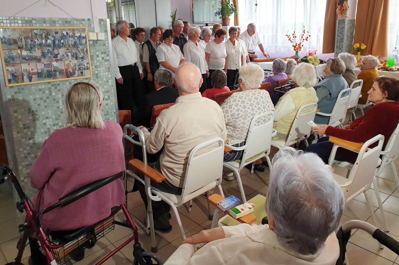 Az idősek világnapját ünnepelték a szárazréti Idősek Otthonában