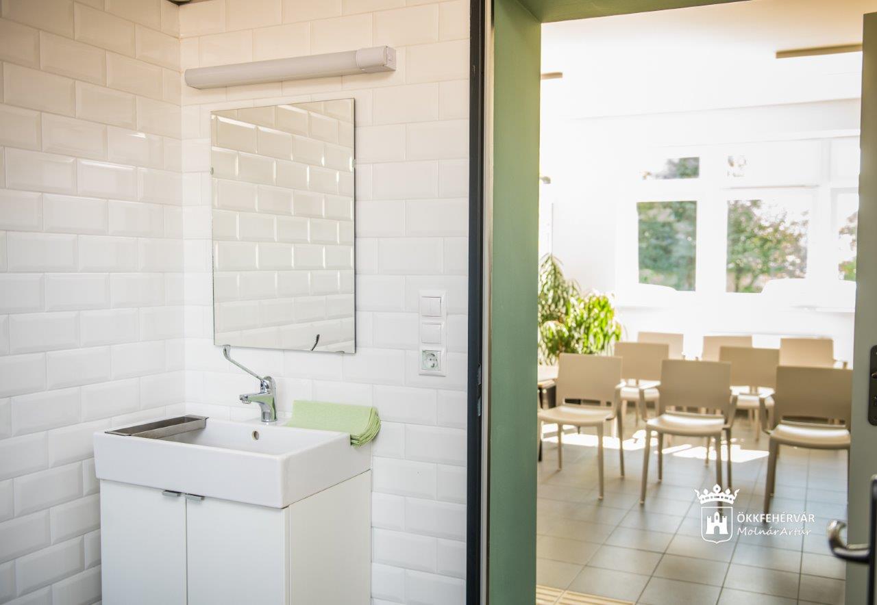 A város egyik legkorszerűbb intézménye lett a megújult Batthyány utcai rendelő