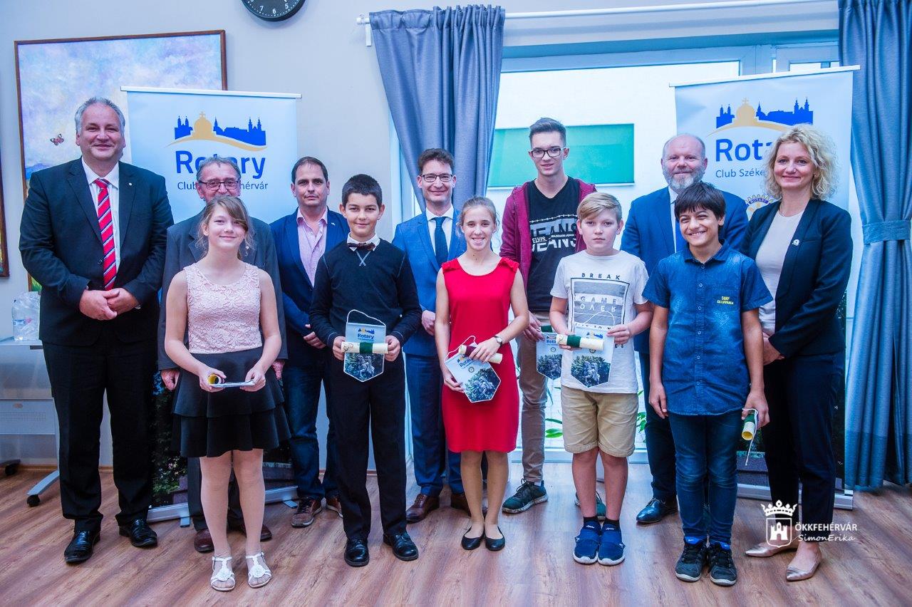A fehérvári Rotary Klub és az Önkormányzat ad lehetőséget nyolc tehetséges fiatal fejlődésére