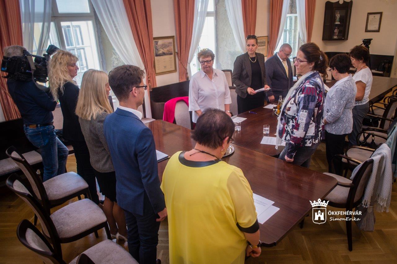 A Városházán tették le esküjüket a fiatalkorúakat érintő ügyekben közreműködő bírósági ülnökök